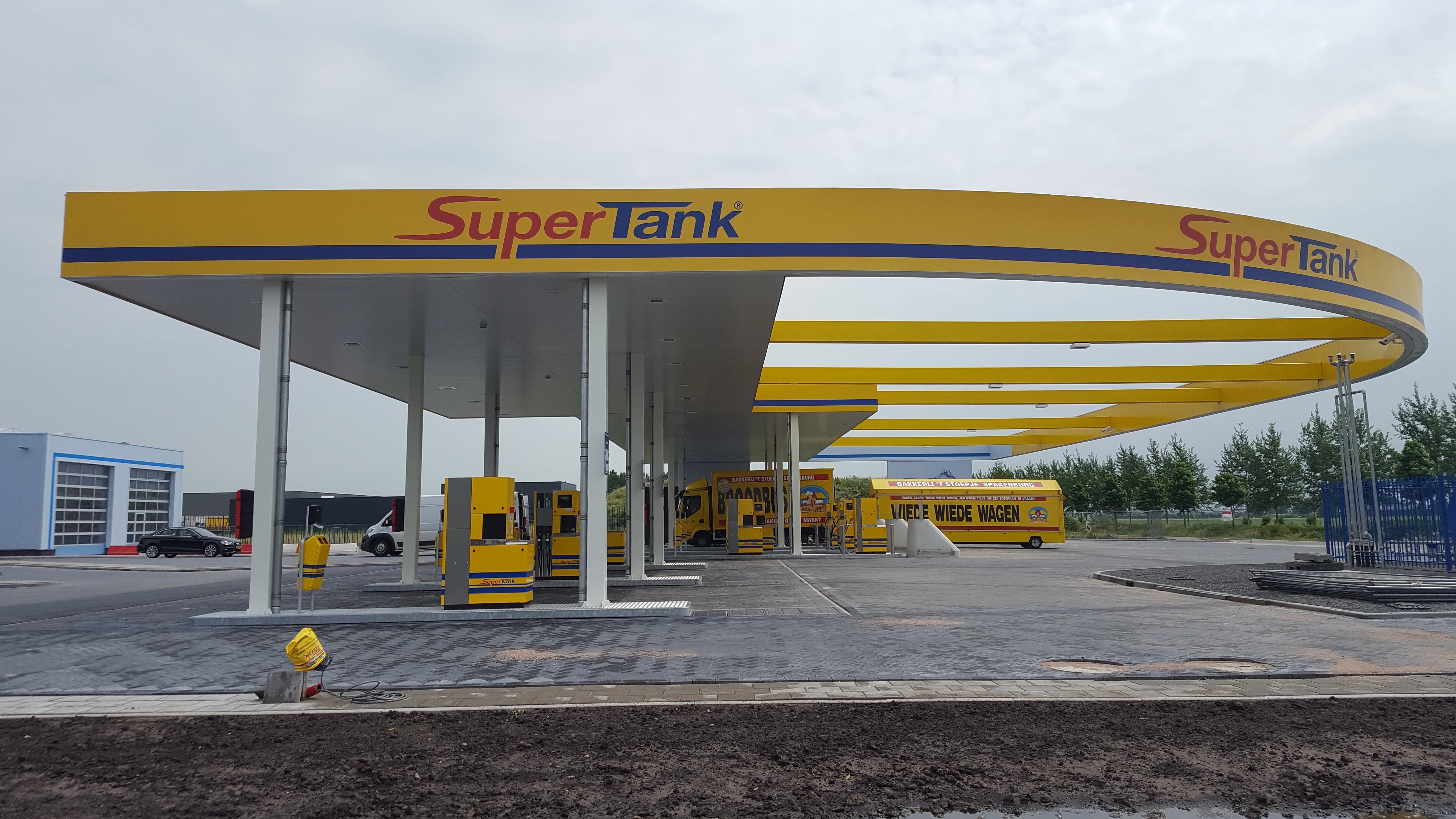 Lichtreclame voor Supertank